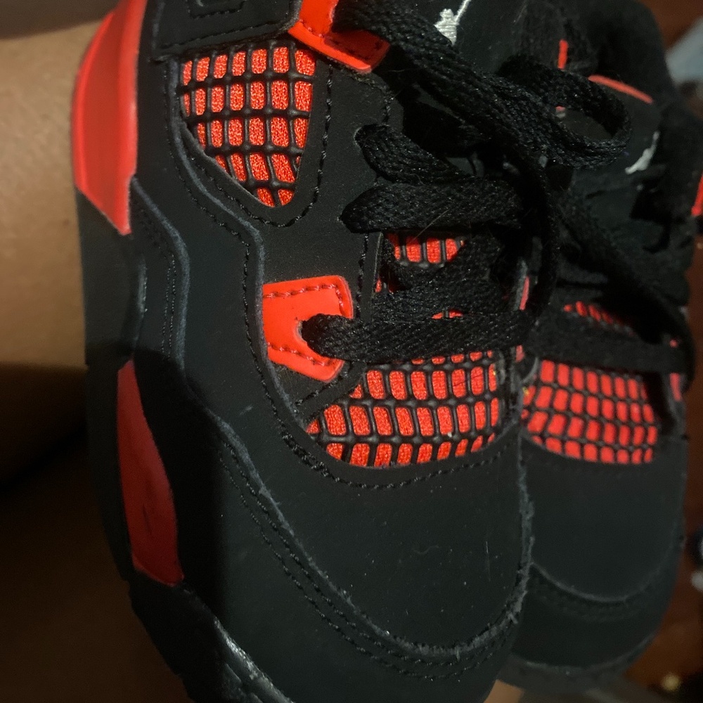 Jordan 4s Thunder Red